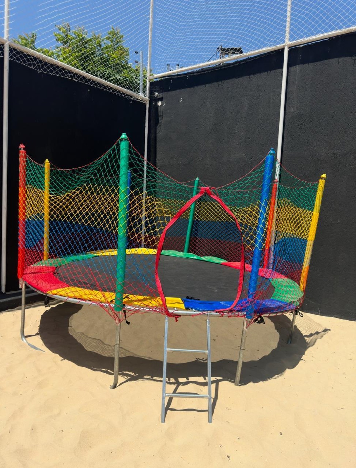 Parquinho infantil na areia